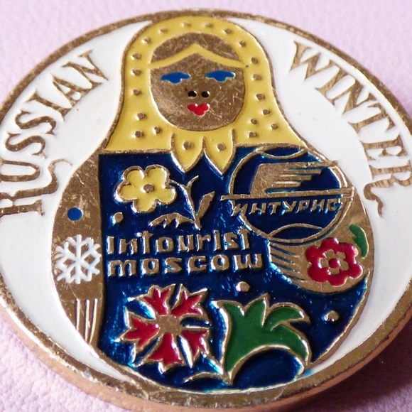 Vintage Moscow USSR Russian Winter Intourist Matrioshka doll enamel Pin Lapel - Picture 2 of 4